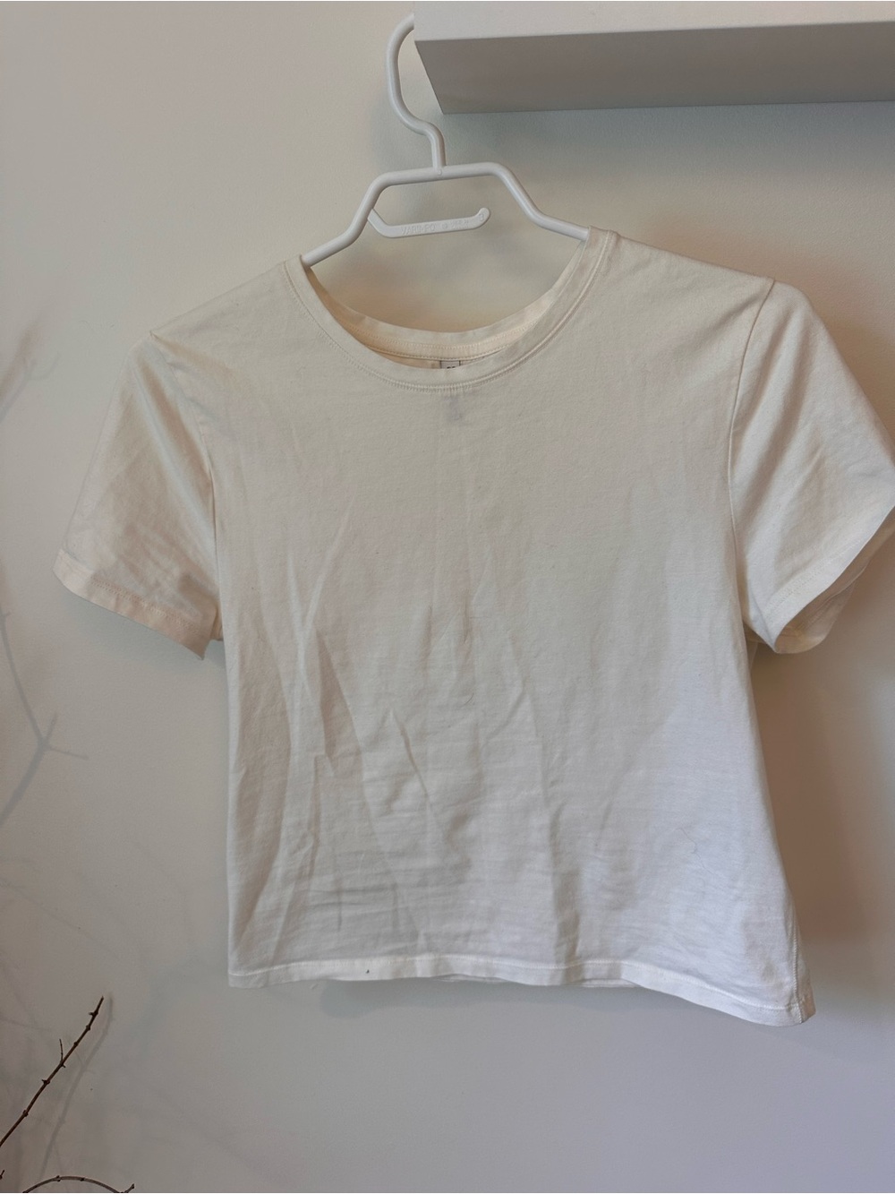 H&M Short Sleeve Cream Crewneck Tee
